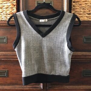 Haley & June black & White Cropped vest in size L Dark academia clueless 90s y2k